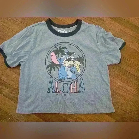 Disney's Stitch Cropped atee - Picture 1 of 4